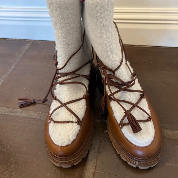 Aquazzura very gstaad shearling and leather ankle boots - Picture 5 of 7